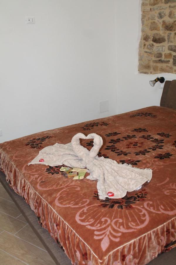 B&B Sotto Le Mura Pietra Montecorvino Eksteriør billede