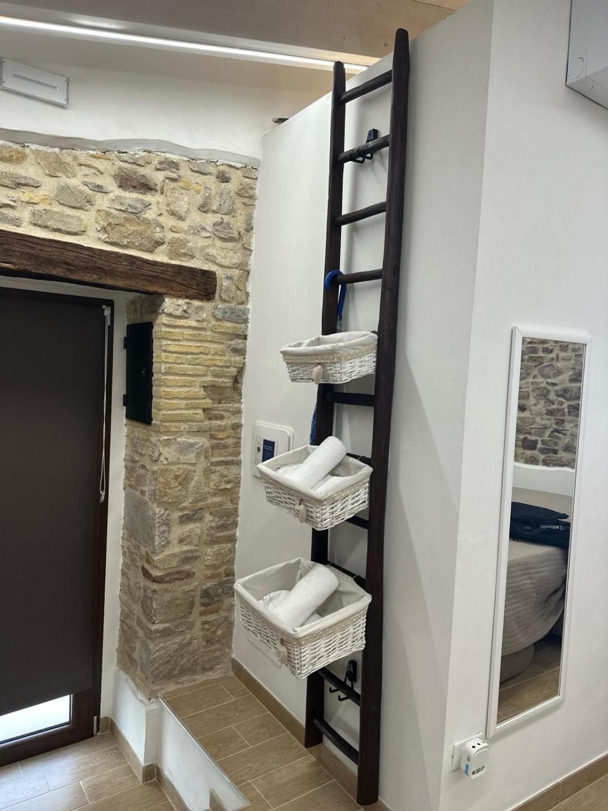 B&B Sotto Le Mura Pietra Montecorvino Eksteriør billede